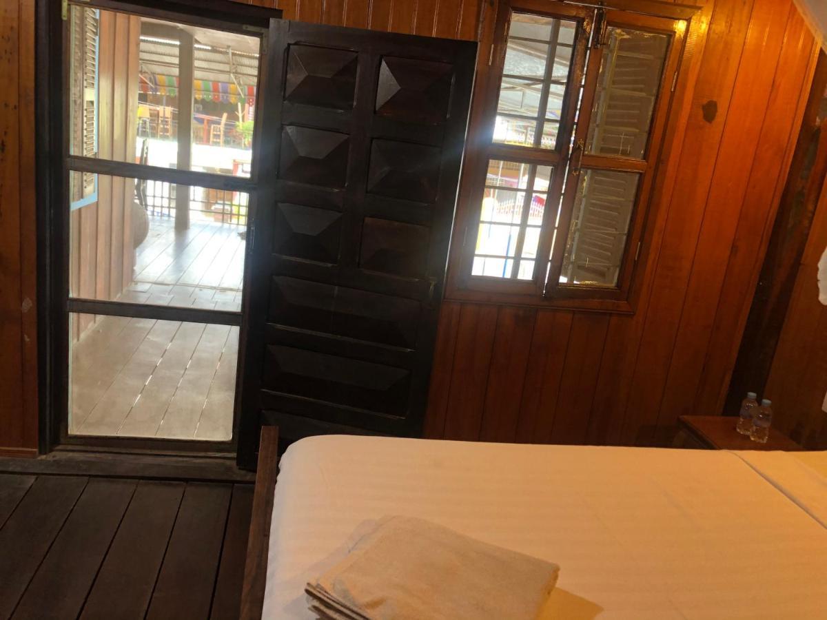 Nomad Guesthouse Kratie Bagian luar foto