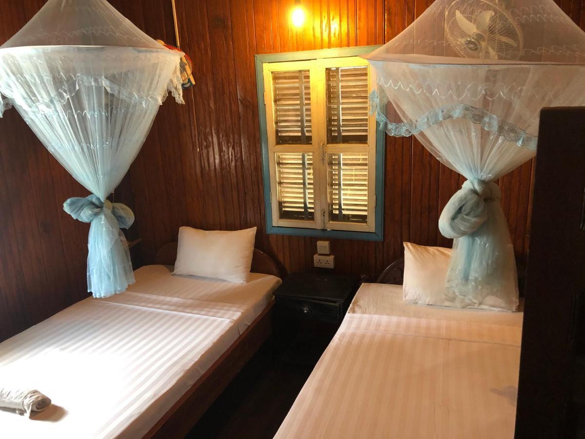 Nomad Guesthouse Kratie Bagian luar foto