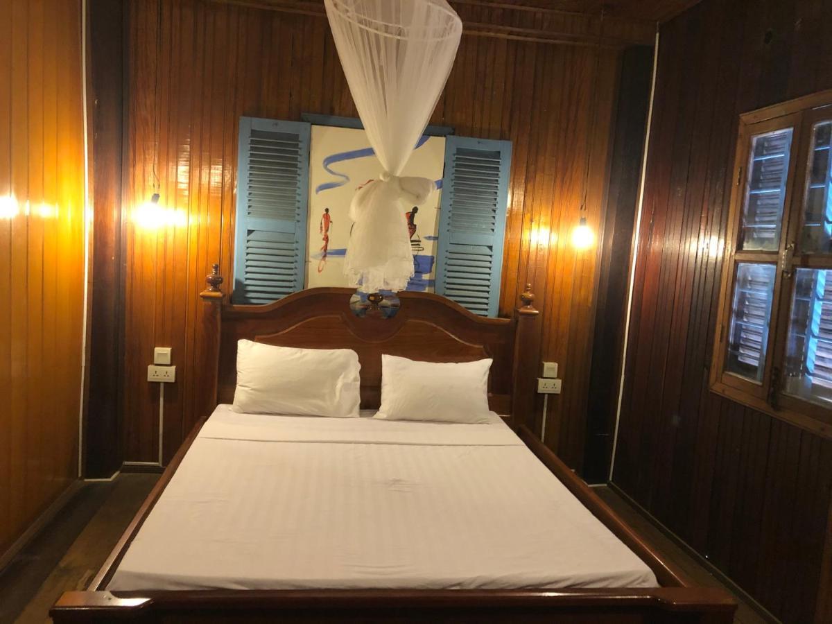 Nomad Guesthouse Kratie Bagian luar foto