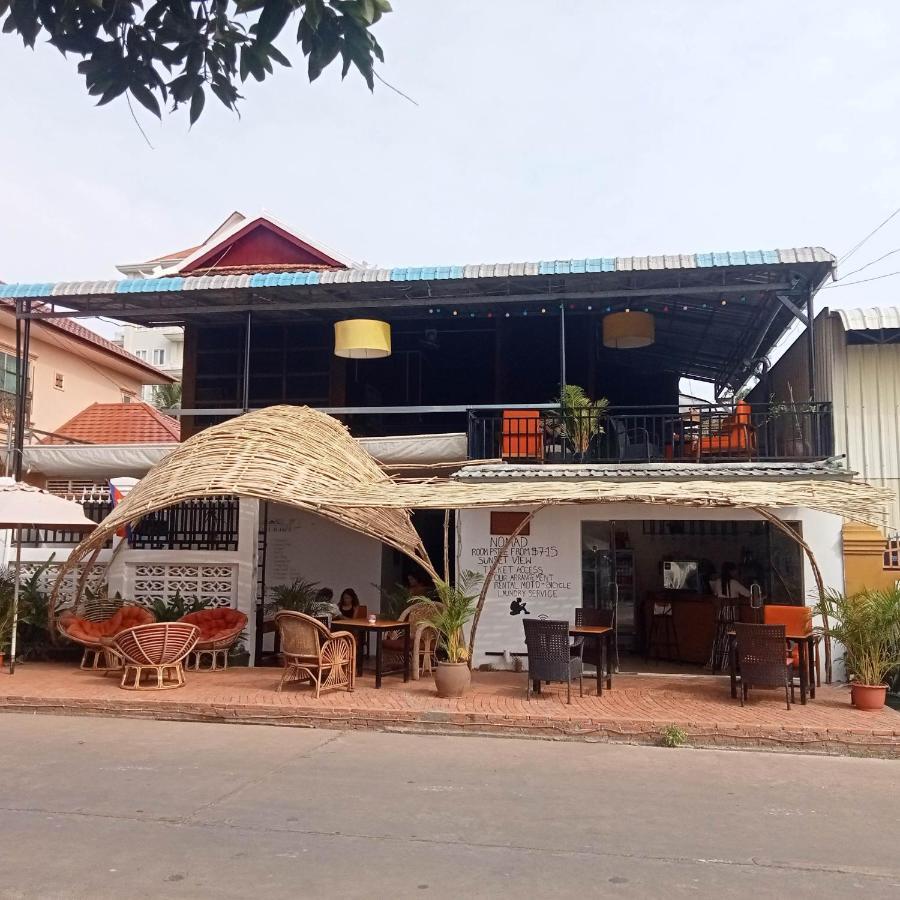 Nomad Guesthouse Kratie Bagian luar foto
